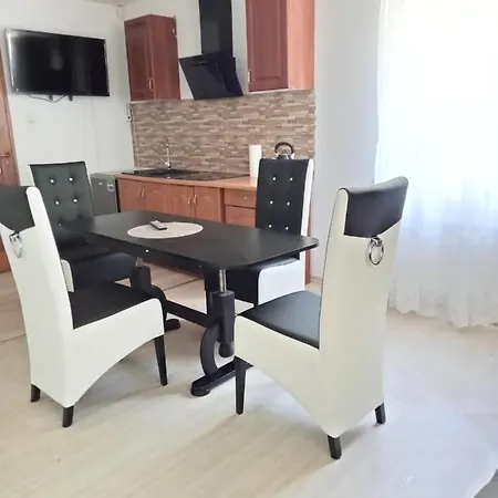 Aqua, Parkplatz Inklusive Alloggio in famiglia